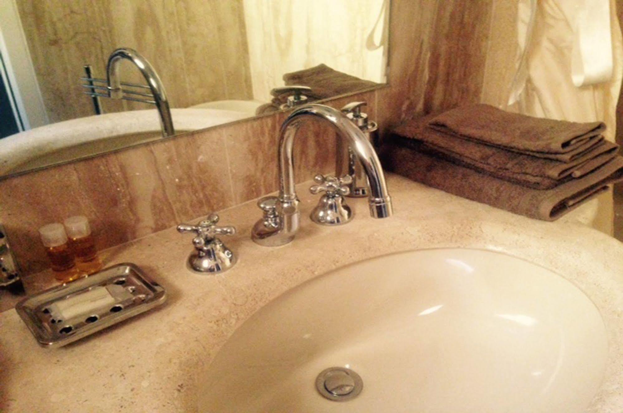B&B St. Remy Каляри Екстериор снимка